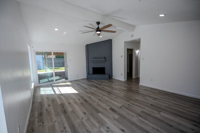 Photo - 4606 Meadowood Dr