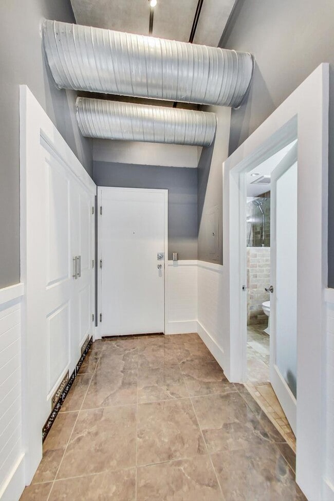 Photo - 1735 W Diversey Pkwy Unit 610