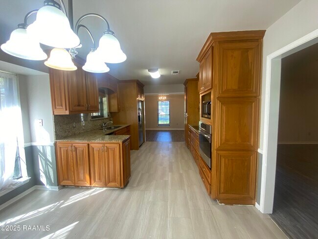 Photo - 2437 Bernwood Dr