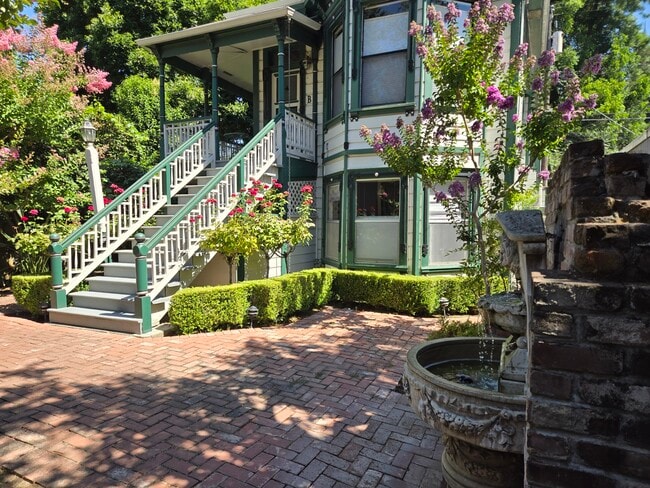 Courtyard - 2623 H St Apartments Unit C