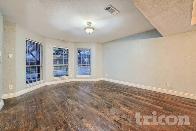 Photo - 220 Flatwood Dr