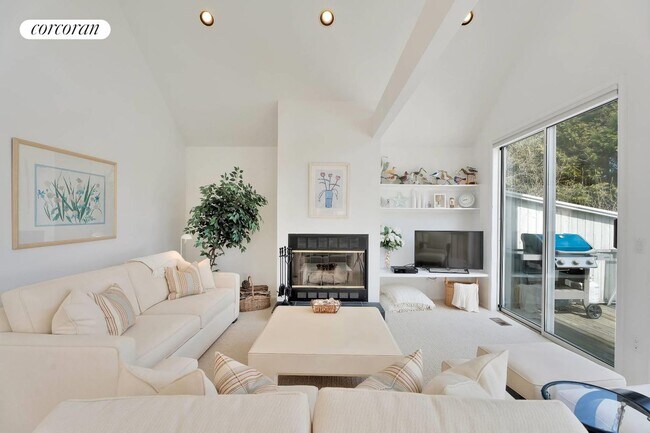 Photo - 69 Clinton Academy Ln