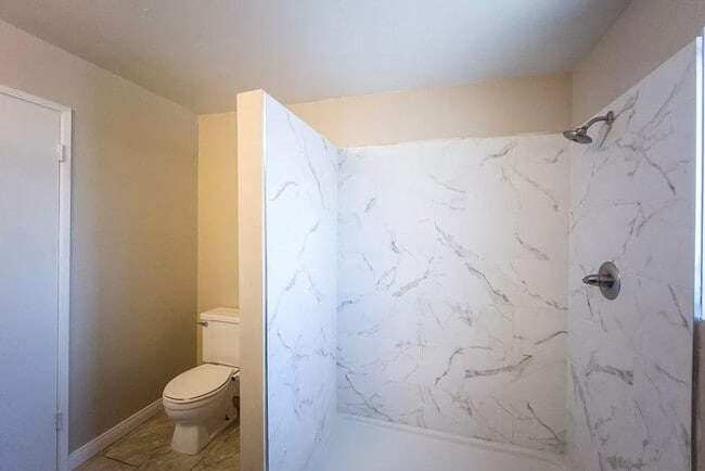 Photo - 304 Orland St