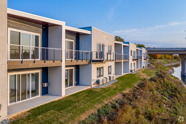 18' Balconies on the Fox River