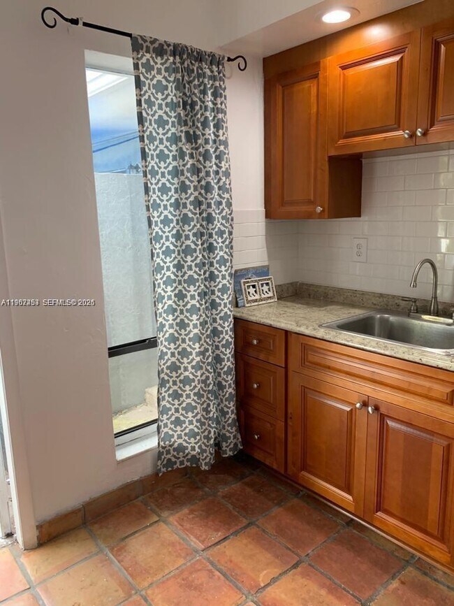 Photo - 3475 SW 1st Ave Unit 14