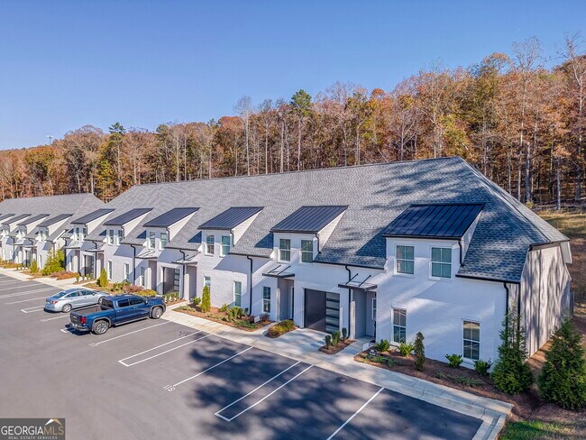 Photo - 109 Chateau Dr SE