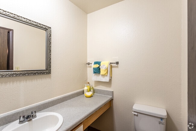 1BR, 1BA - 720 SF - Village 1 / Hawk's Landing