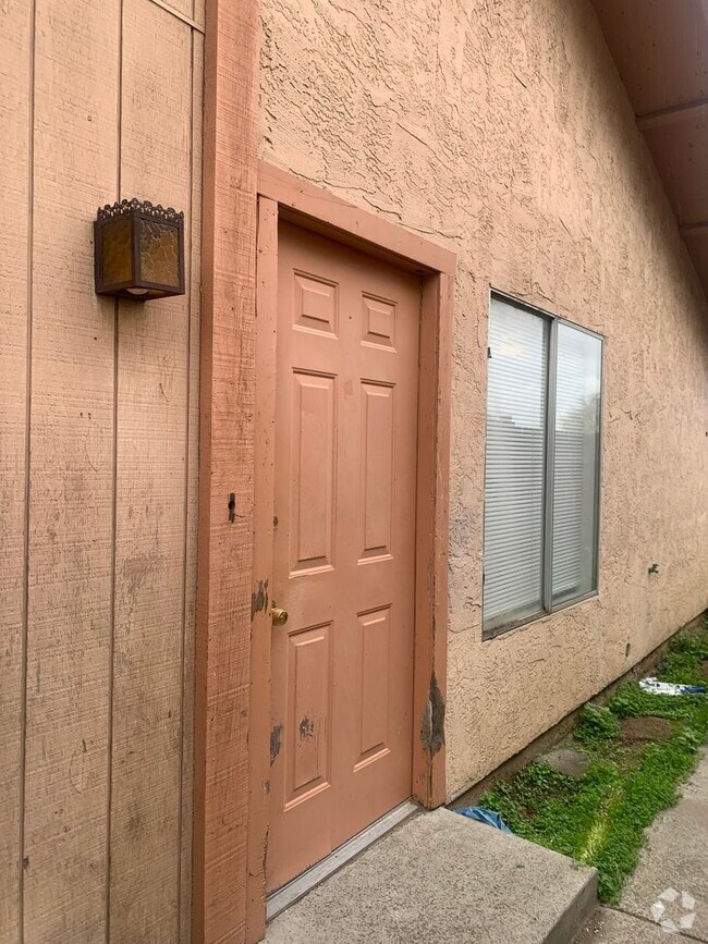Building Photo - 121 Universe Ave Unit B Rental