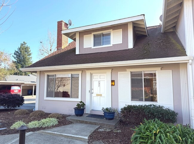Building Photo - REMODELED LARGE 1600sf 4BR/2BA 3PK ?Miramonte Gardens AVAIL NOW