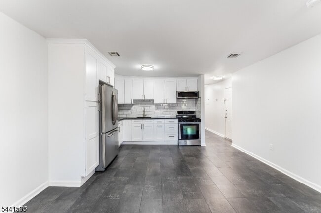 Photo - 83 1st St
