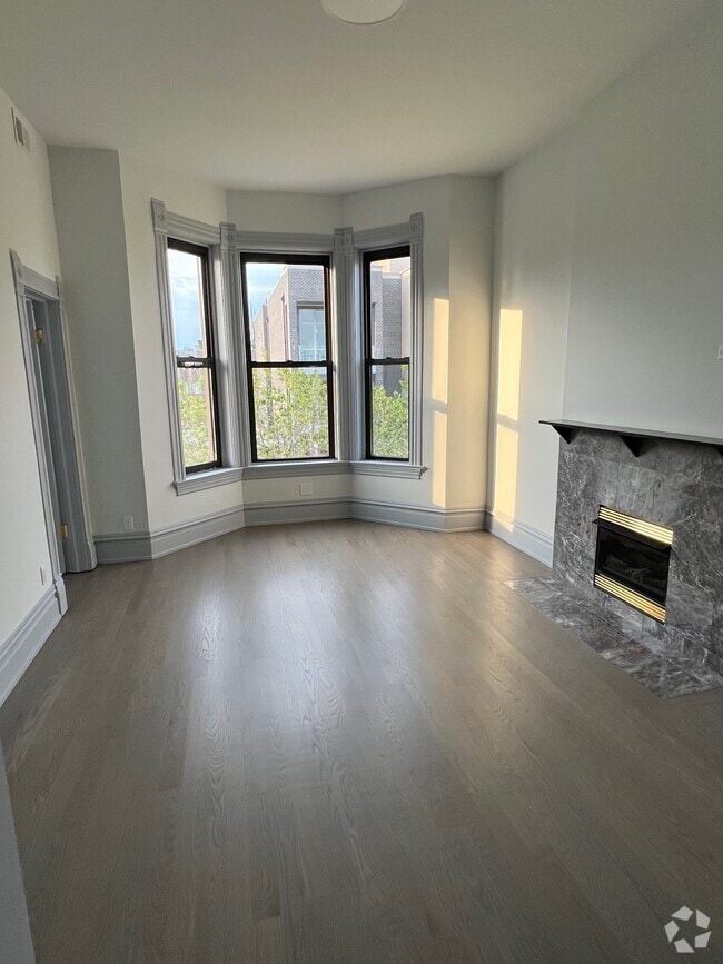 Building Photo - 2057 W Chicago Ave Unit Third Floor Rental