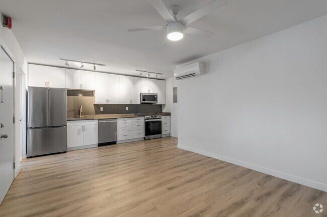1BR, 1BA - 415SF - Living/Dining Room