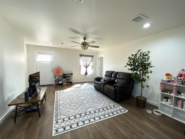 Photo - 417 Jasmine Ln