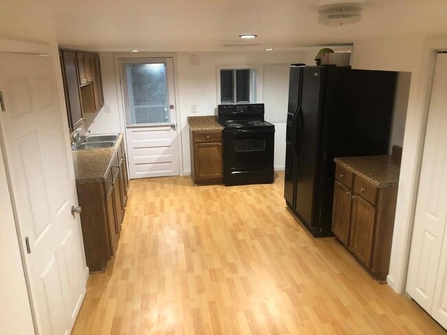 Photo - 2-602 Locust Ave