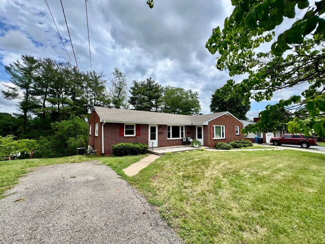 Building Photo - Oaklawn Avenue 3645/3647 Unit 3647