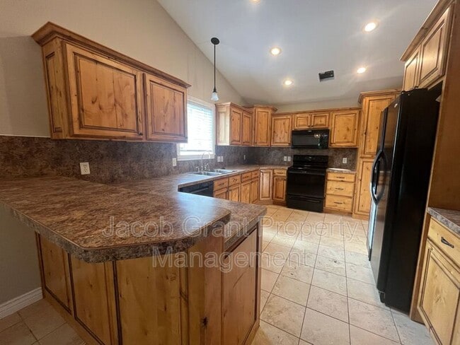 Photo - 460 Lacosta Dr