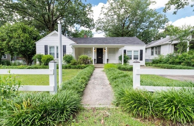 Building Photo - 700 N Tyler St Rental