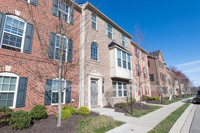 Photo - 1719 St Johns Ln Townhome