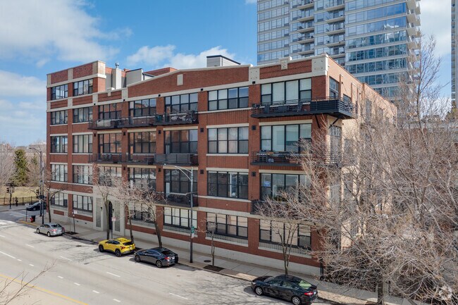 1601 S Indiana Ave - East Side Lofts