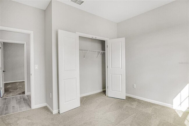 Photo - 5286 Teirgarten St