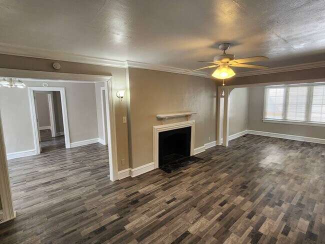 Photo - 3372 Colwyn Rd Unit 1