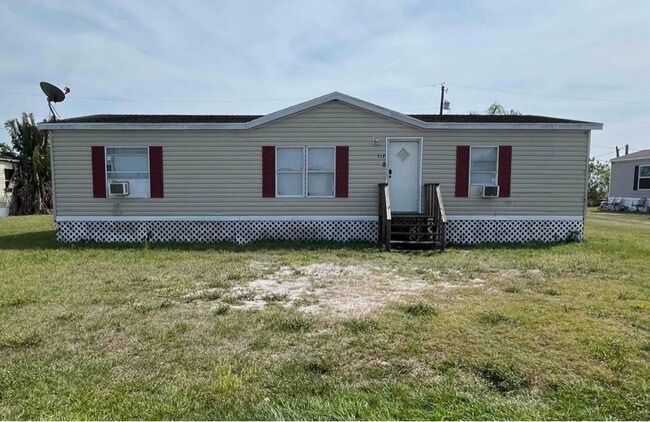 Building Photo - 712 Arkansas Ave