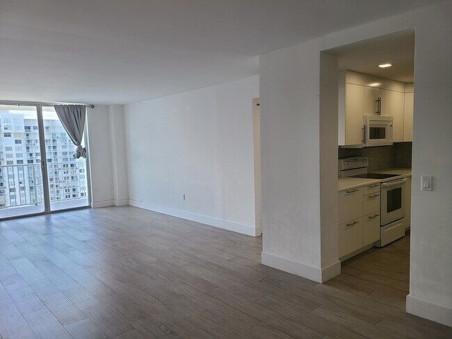 Photo - 2851 NE 183rd St Unidad 1812