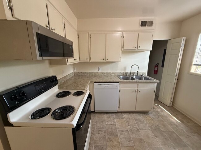 Photo - 425 S Church St