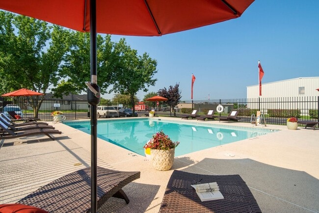 Photo - 1 Bedroom, 1 Easy Utility Fee — Stress-Free Living Unidad 09-916