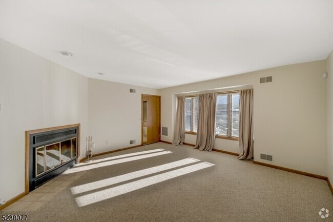 Building Photo - 157 Washington St Rental