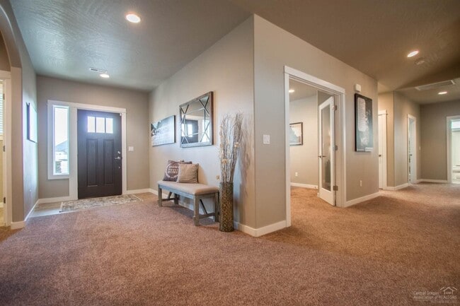 Building Photo - 4742 SW Volcano Ave