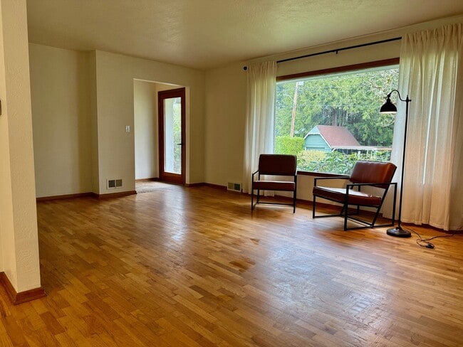 Photo - 2021 Taft Ave