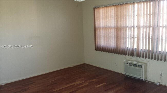 Photo - 151 SW 134th Way Unidad 206N