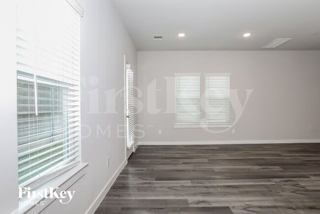 Photo - 333 N Centro Cir