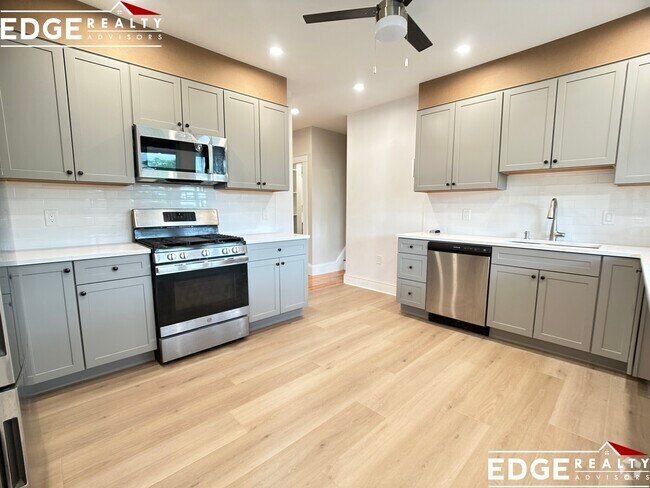 Building Photo - 66 Perthshire Rd Unit 2 Rental