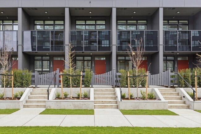 Photo - 15733-15733 85 Ave