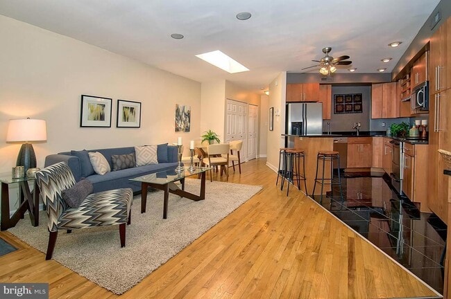 Photo - 615 3rd St NE