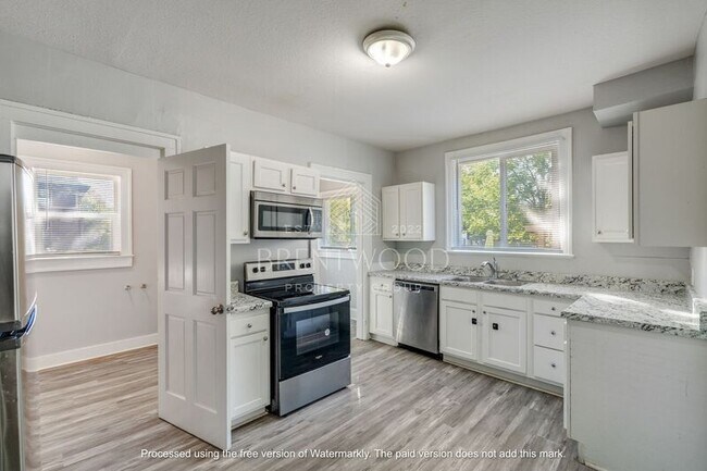 Photo - 3039 N Delaware St