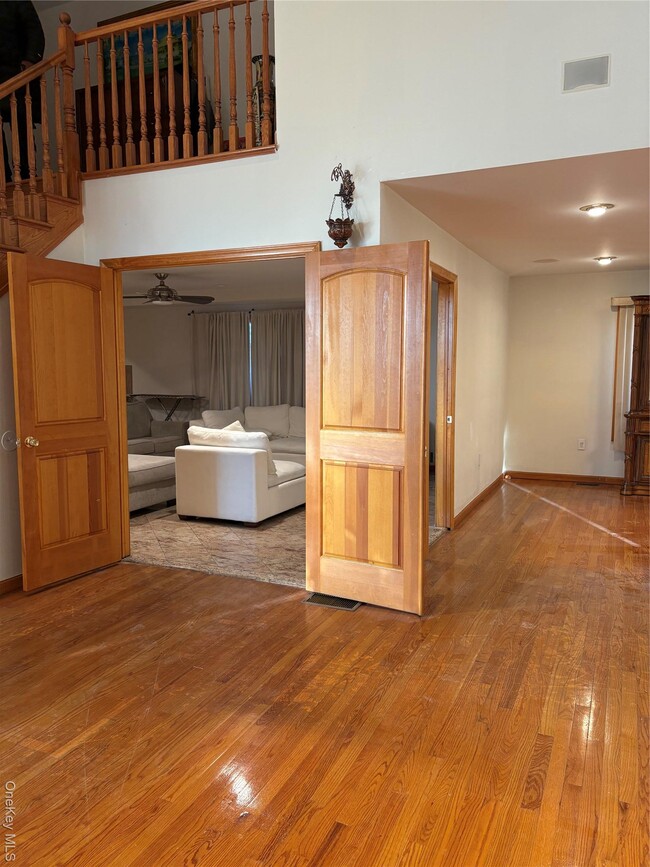 Photo - 258-05 83rd Ave