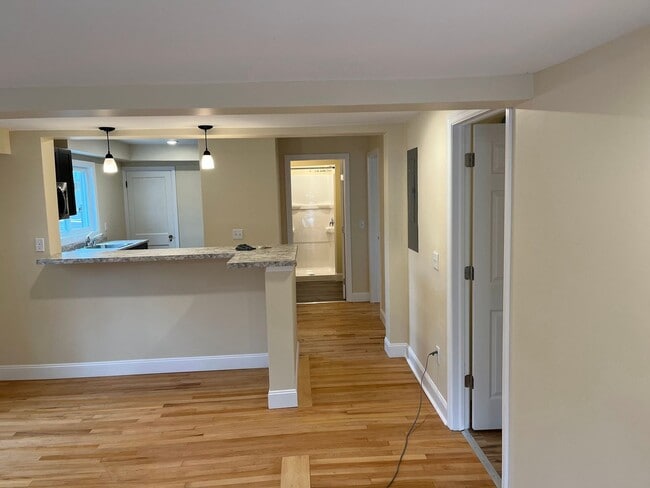 Building Photo - 389 E Allen St Unit Apt. B