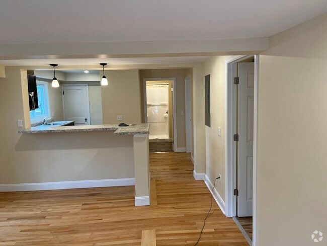 Building Photo - 389 E Allen St Unit Apt. B