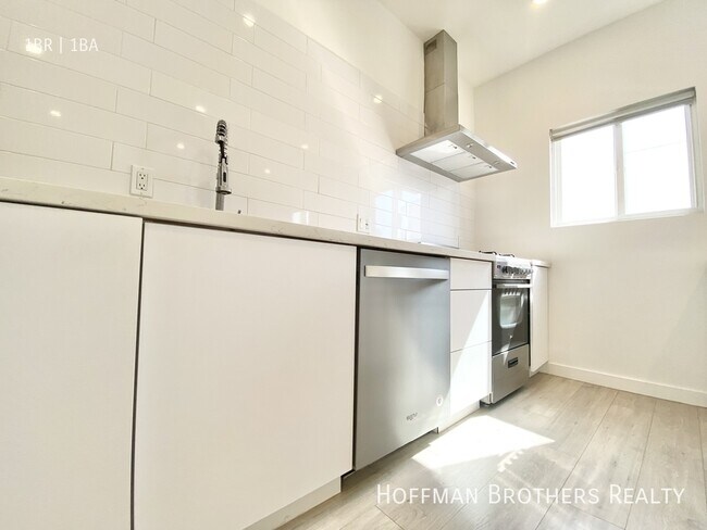 Photo - 421 1/2 N Coronado St-