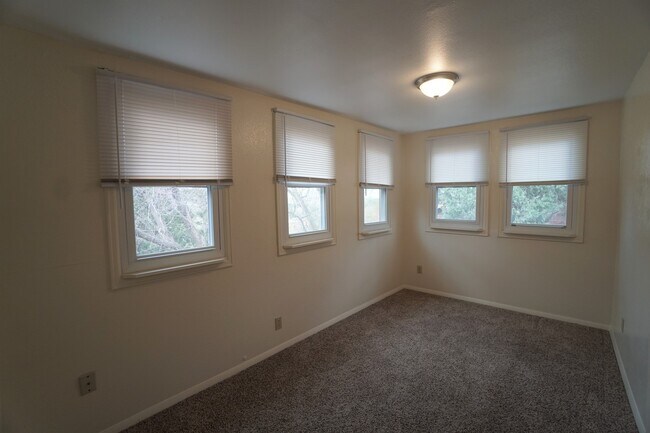 Photo - 824 Midland Ave