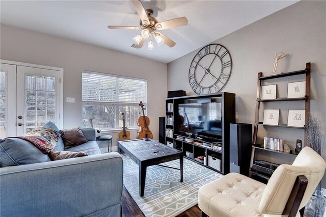 Photo - 1700 Perez St