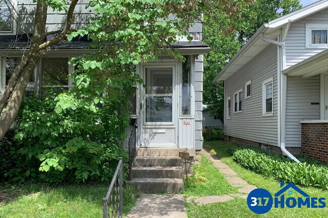 Building Photo - 2111 S Garfield Dr