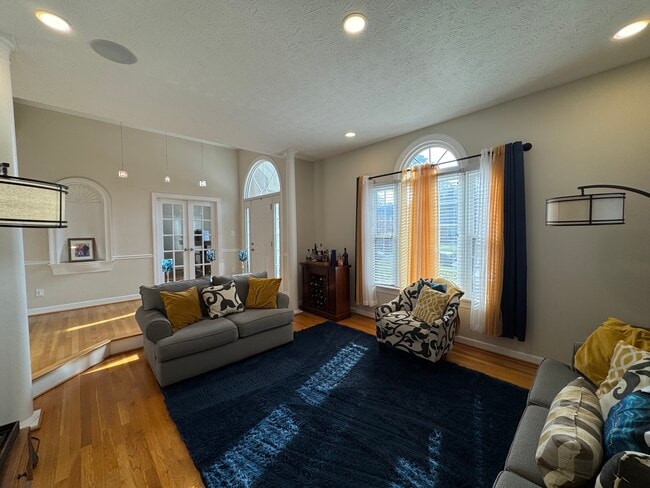 Photo - 329 Woodbrook Run