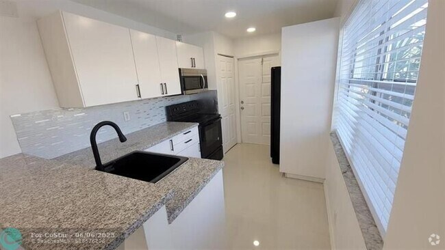 Building Photo - 831 NW 14th Way Unit 1 Rental