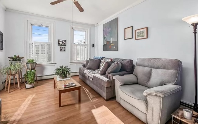 Photo - 227 E Garrison St