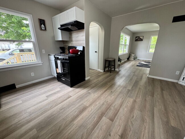 Photo - Remodeled 3 bed, 1 bath home for rent in Waterloo