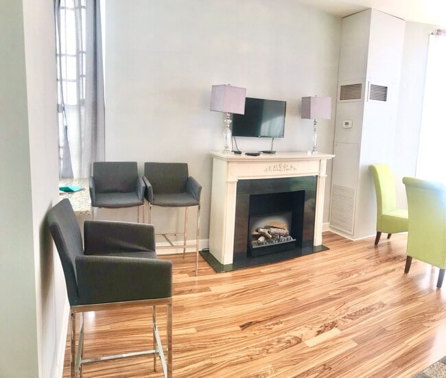 Photo - Capitol Hill 1B/ 1B with a View of The Har...